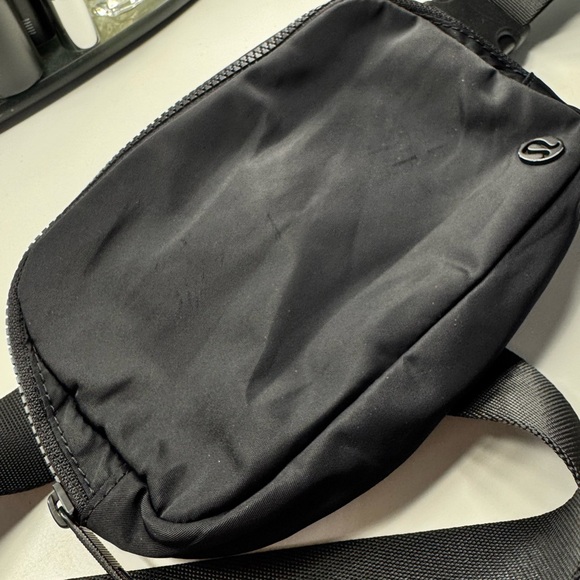 Everywhere Belt Bag 1L - Picture 3 of 6